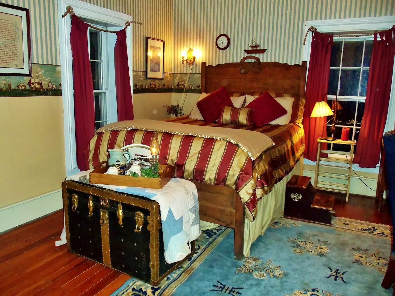 Nautical Suite Getaway with a Fireplace near the Cumberland River in Tennessee