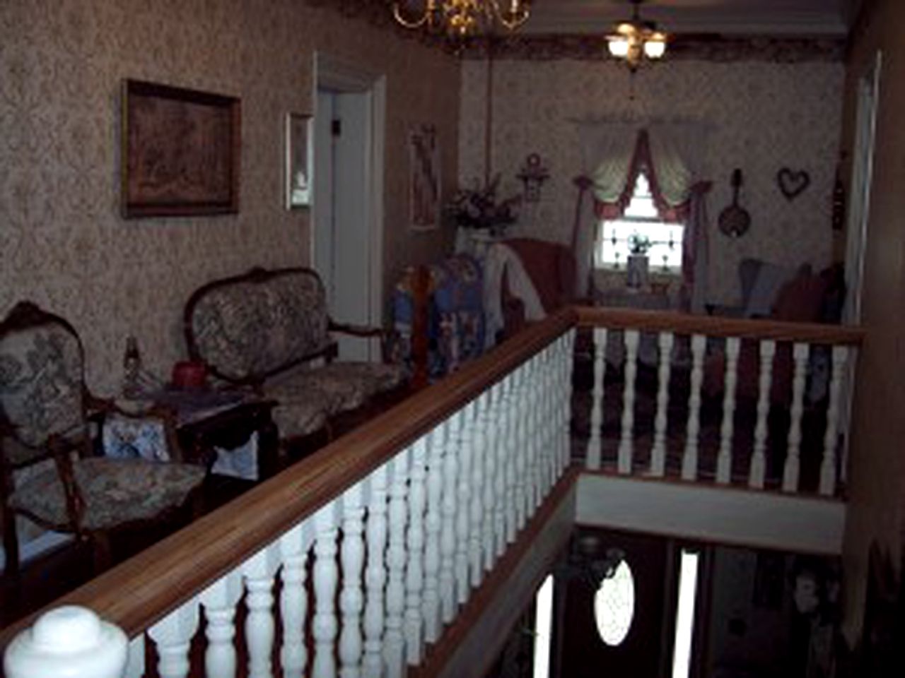 Regal Suite Getaway with Clawfoot Bathtub Outside of Nashville, Tennessee