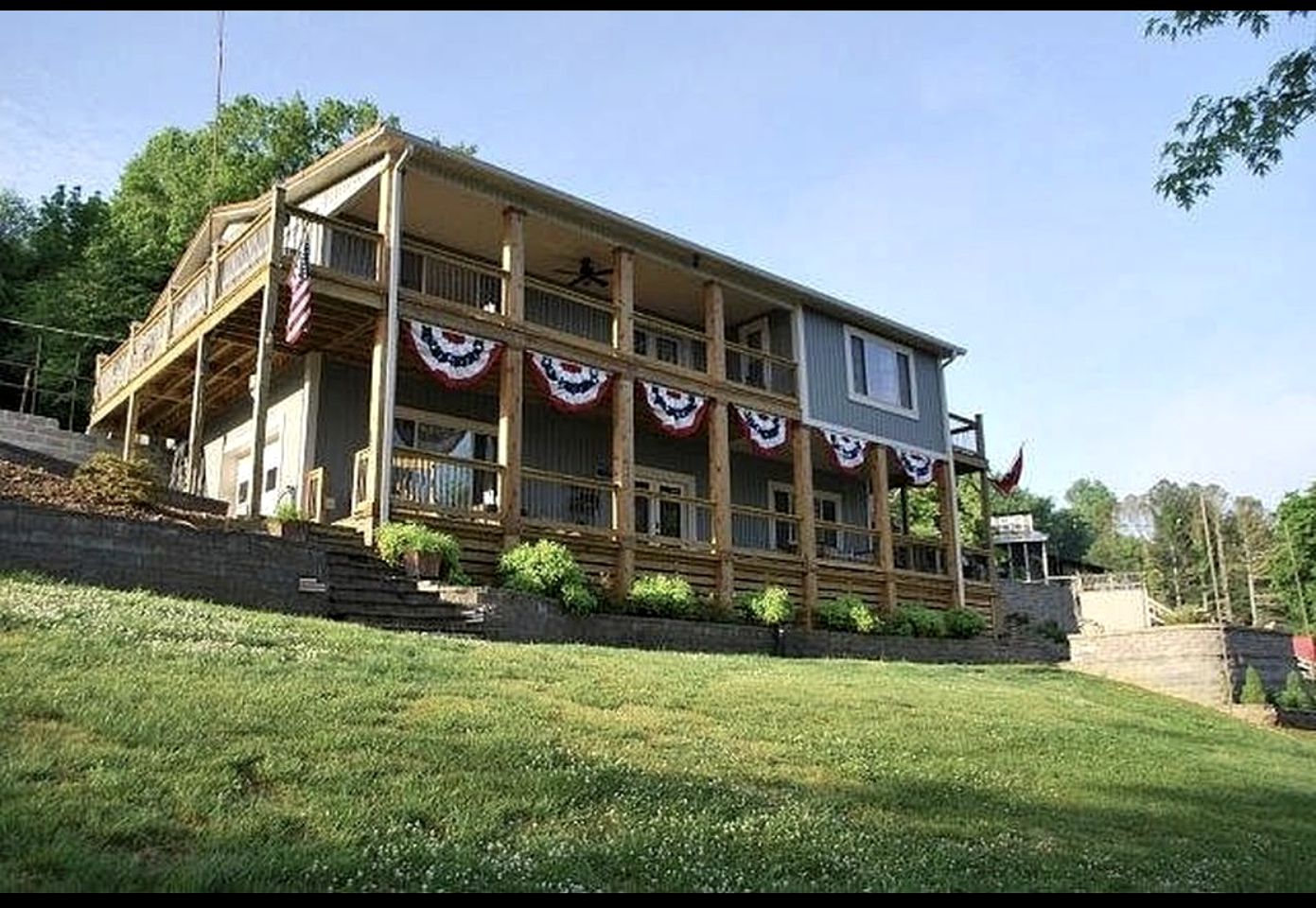 Lynchburg's Best-Kept Secret: A Unique Rental with Private Dock and Open Water Views