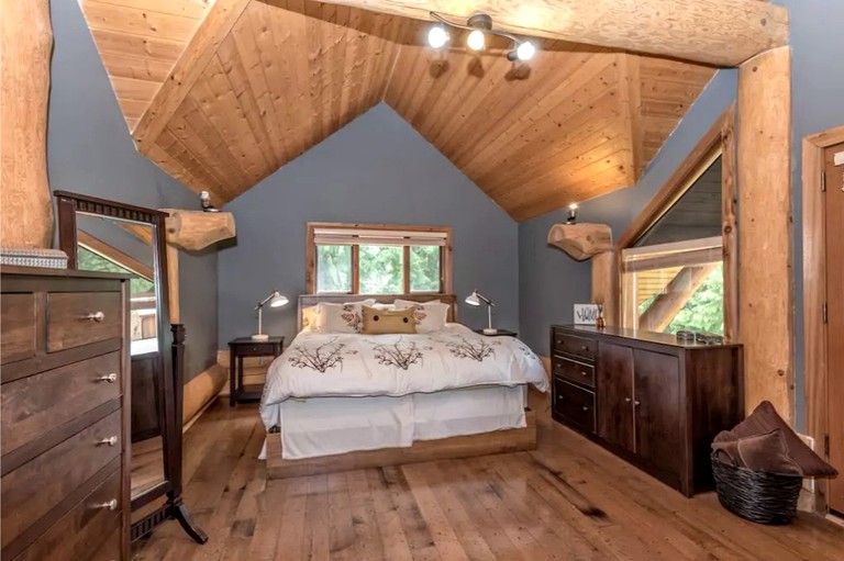 Mabel Lake Lodge, Log Cabins, Lumby, Canada Glamping Hub