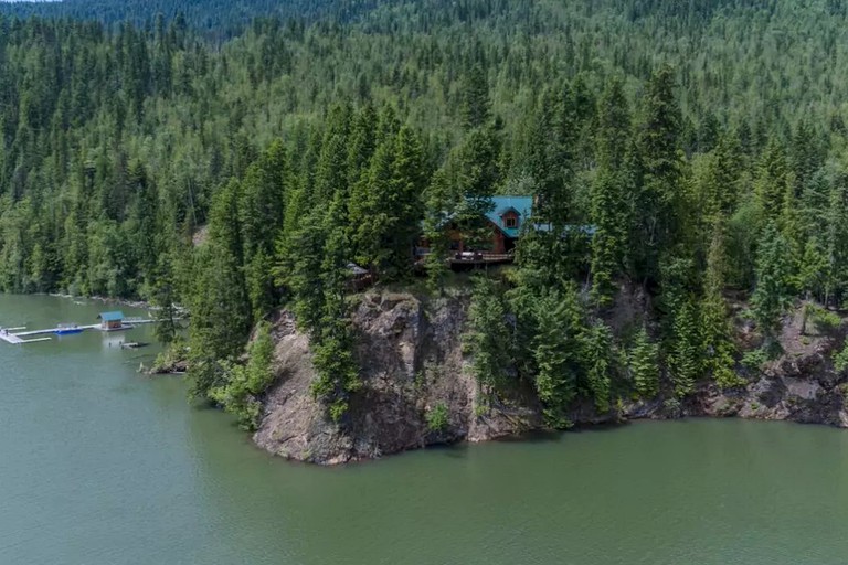 Mabel Lake Lodge, Log Cabins, Lumby, Canada Glamping Hub