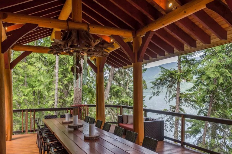 Mabel Lake Lodge, Log Cabins, Lumby, Canada Glamping Hub