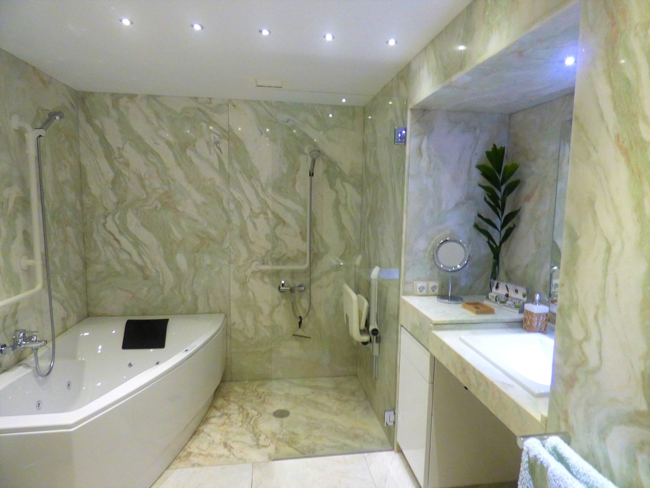 Modern Eco-Friendly Cave Stay with Stargazing & Organic Gardens near La Laguna, Canary Islands