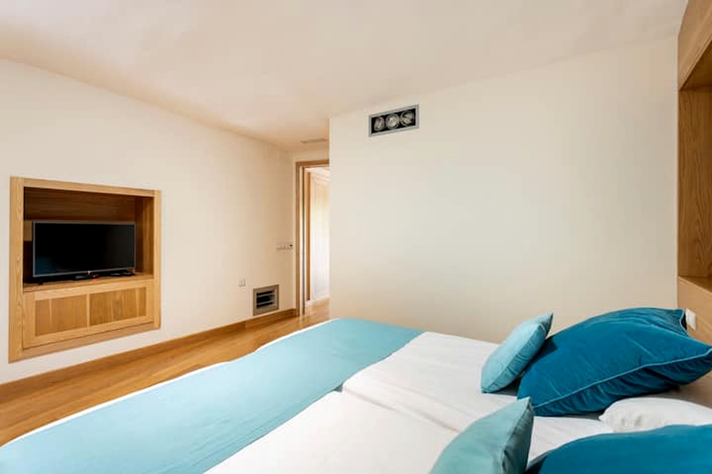 Modern Eco-Friendly Cave Stay with Stargazing & Organic Gardens near La Laguna, Canary Islands