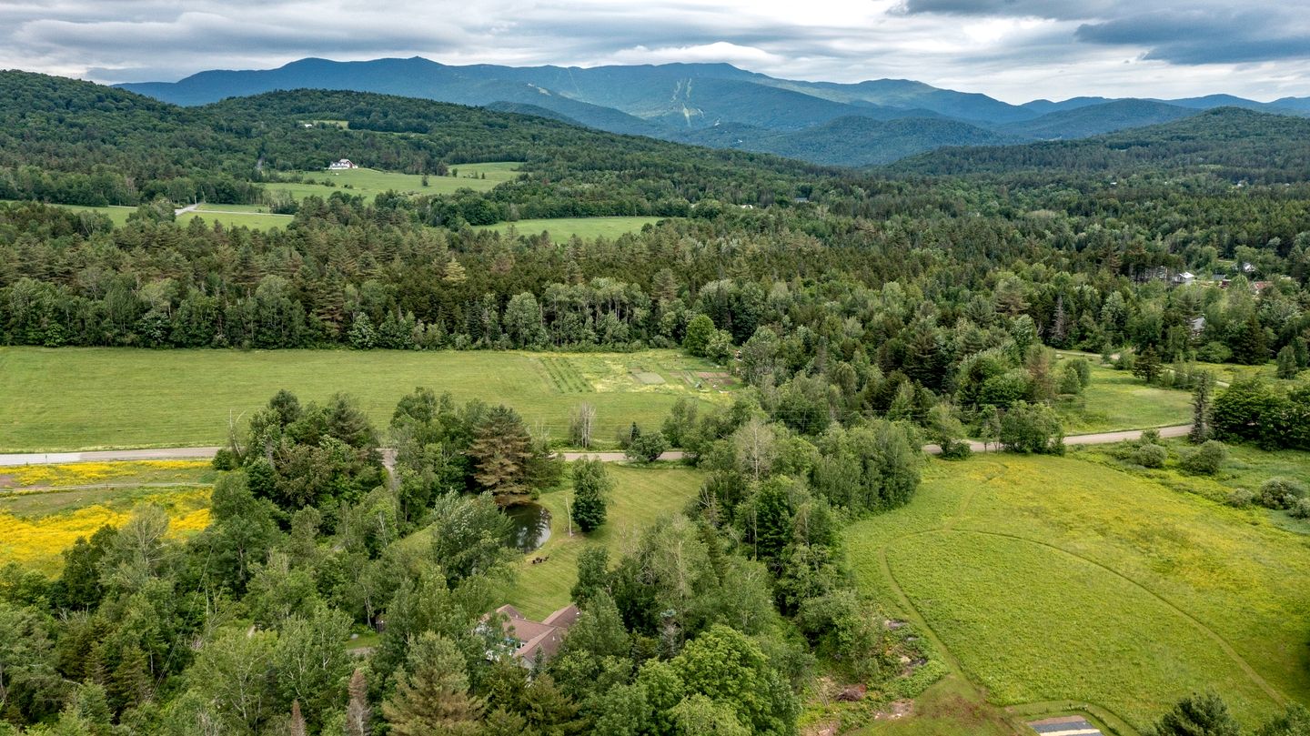 Awesome Impressive Rental with Jacuzzi and Countryside Views in Vermont