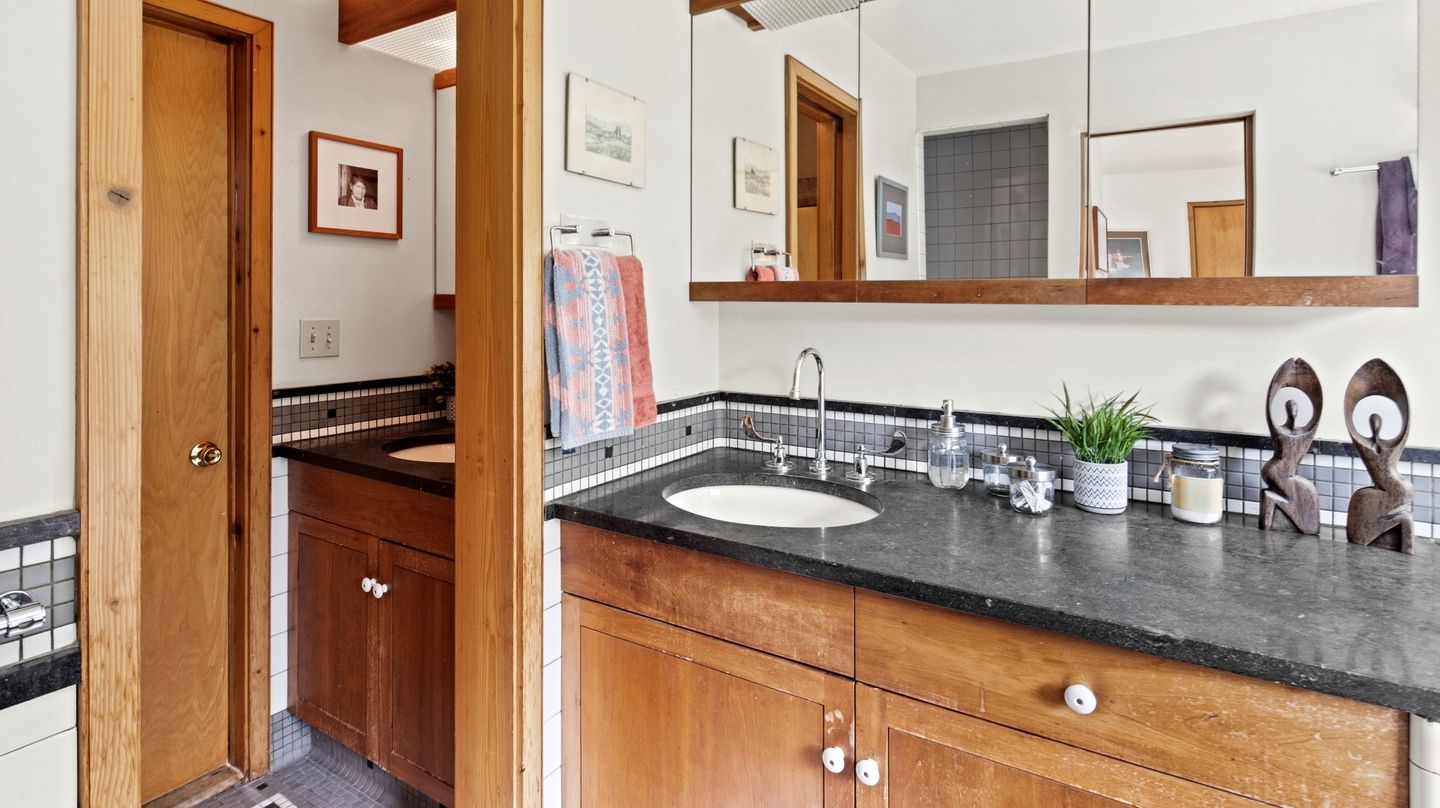 Awesome Impressive Rental with Jacuzzi and Countryside Views in Vermont