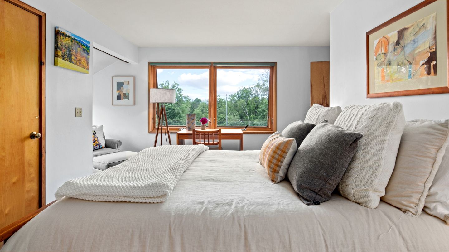 Awesome Impressive Rental with Jacuzzi and Countryside Views in Vermont