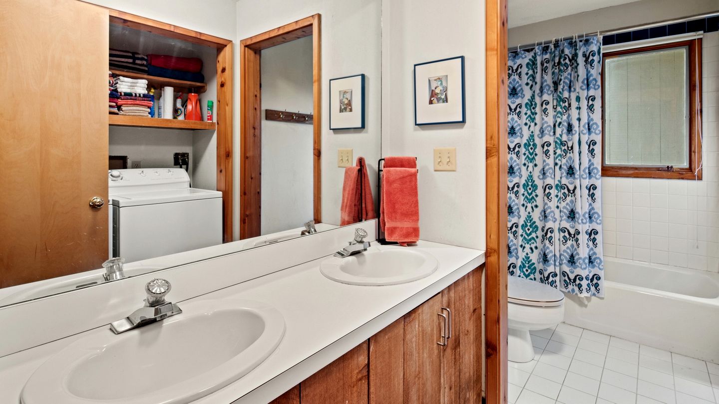 Awesome Impressive Rental with Jacuzzi and Countryside Views in Vermont