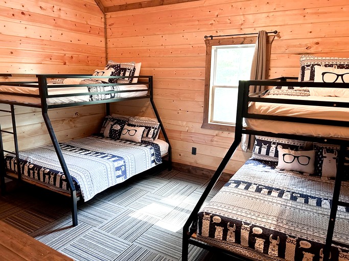 Cabins (United States of America, Hochatow, Oklahoma)