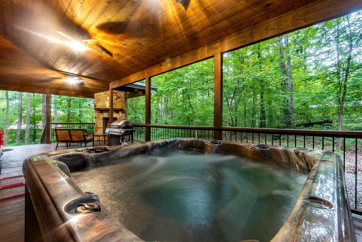Delightful Cabin with Fireplace and Hot-tub in Hochatow, Oklahoma