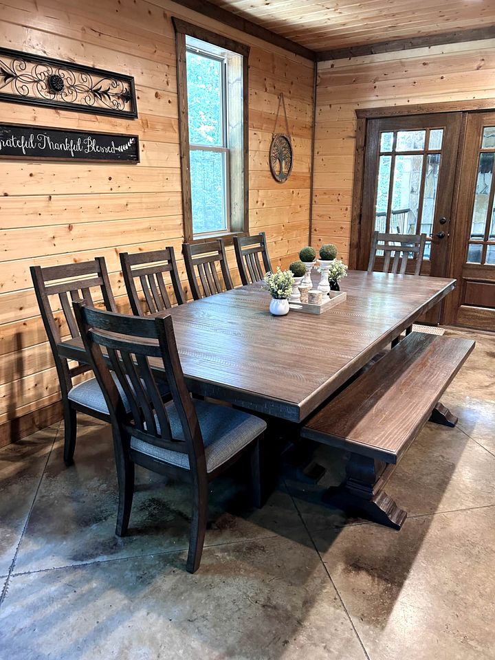 Delightful Cabin with Fireplace and Hot-tub in Hochatow, Oklahoma