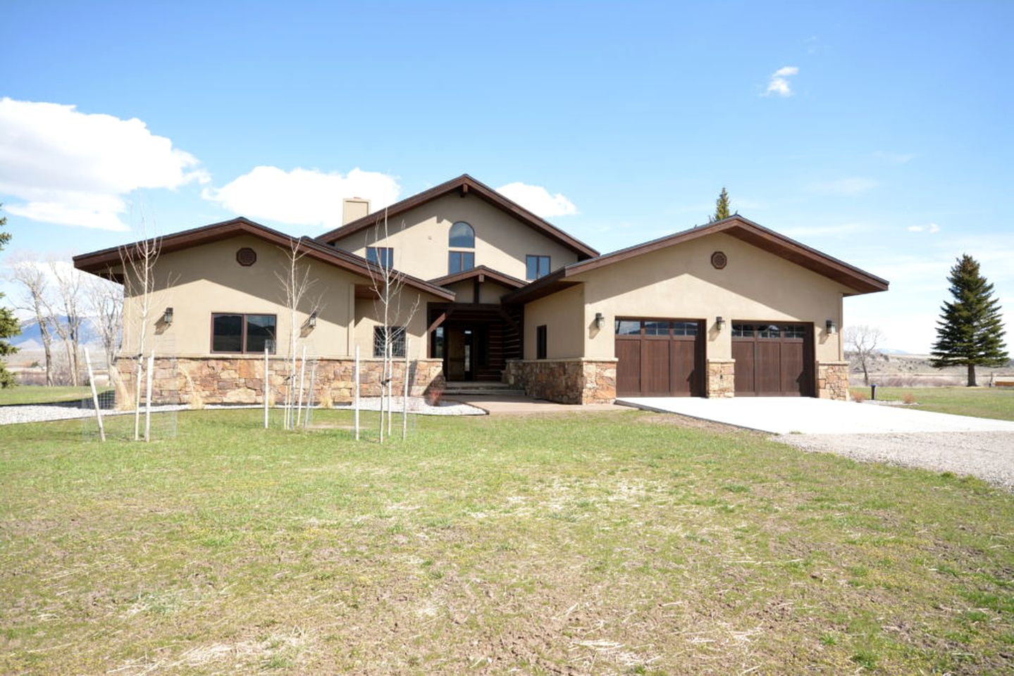 Spacious Cottage Getaway with a Gazebo near Ennis, Montana