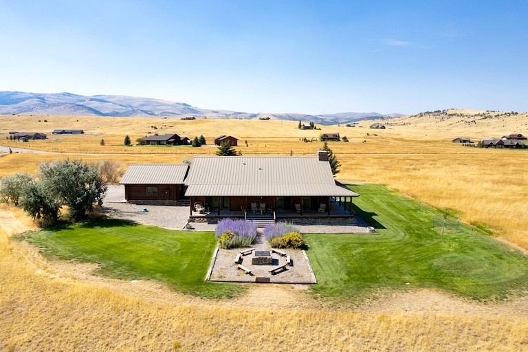 Log Cabins (United States of America, --, Montana)