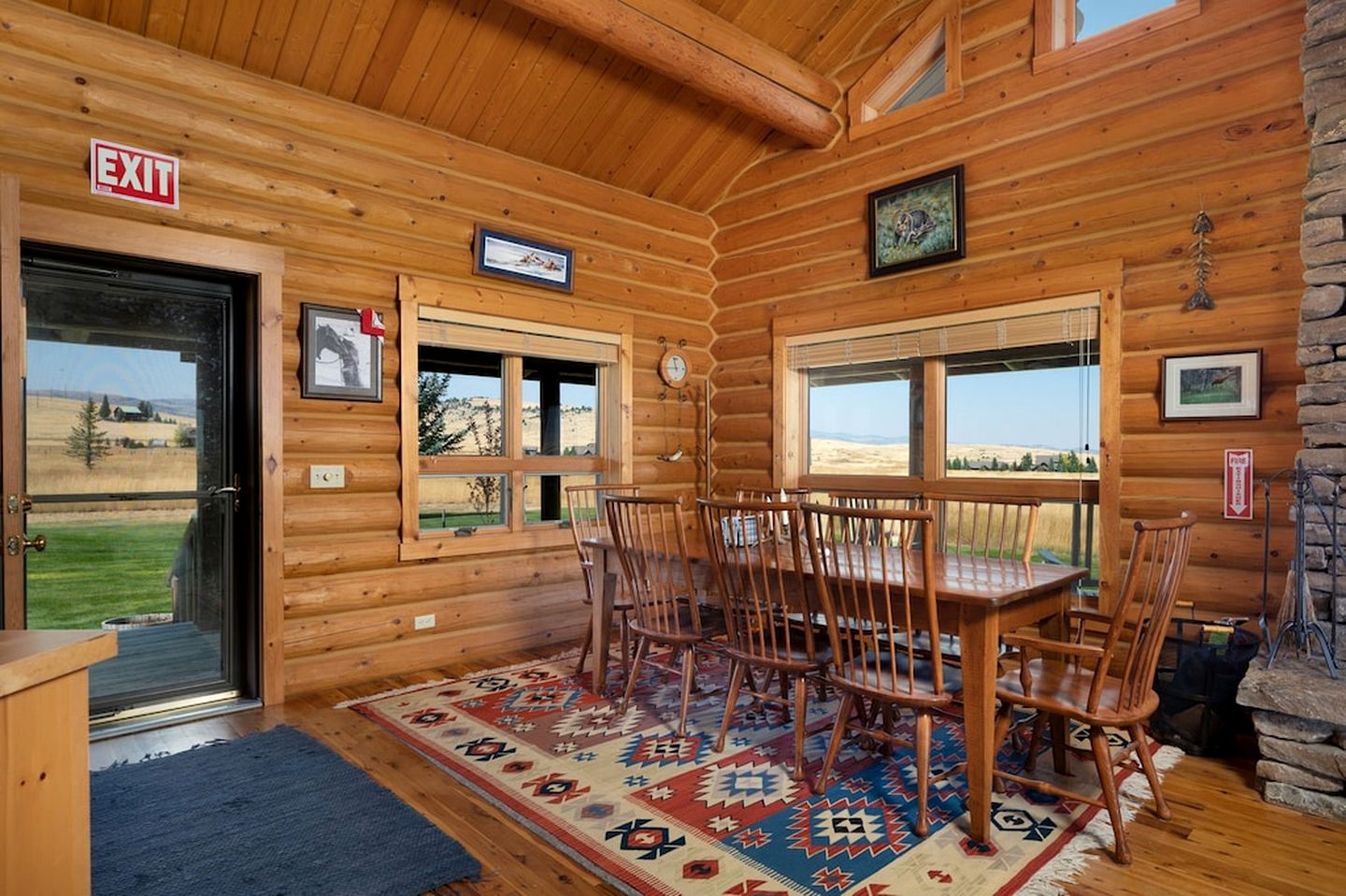 Intimate Off-Grid Cabin with Fire Pit and Mountain Views in Montana