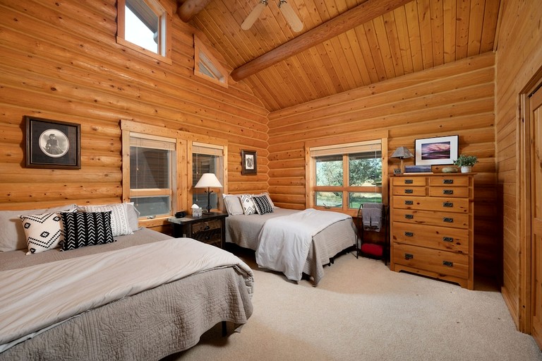 Log Cabins (United States of America, --, Montana)