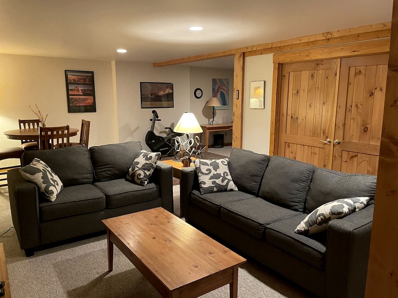 Intimate Off-Grid Cabin with Fire Pit and Mountain Views in Montana