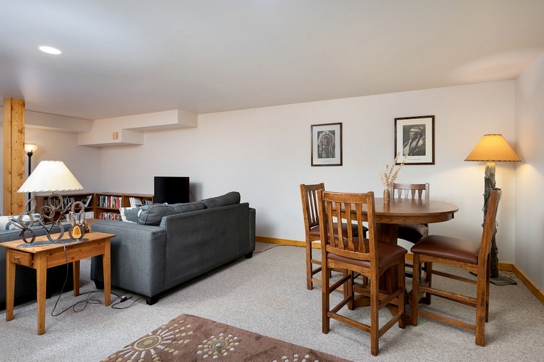 Log Cabins (United States of America, --, Montana)