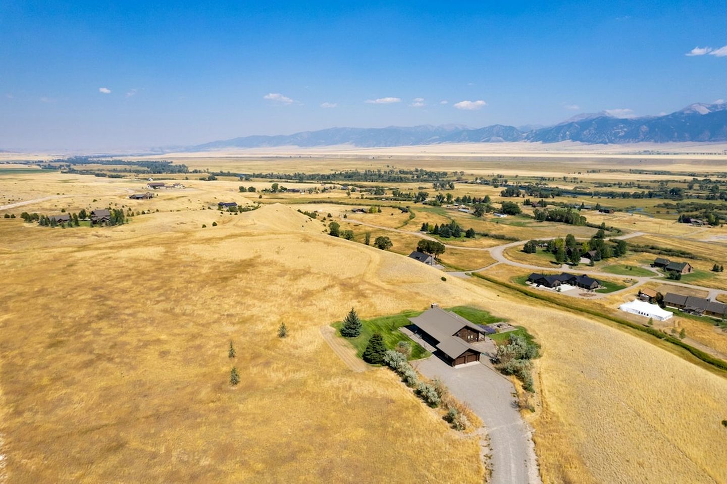 Intimate Off-Grid Cabin with Fire Pit and Mountain Views in Montana