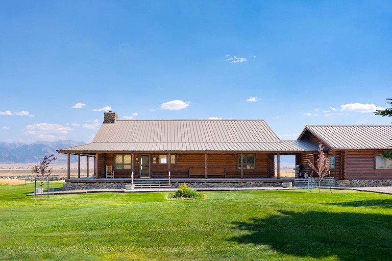 Log Cabins (United States of America, --, Montana)