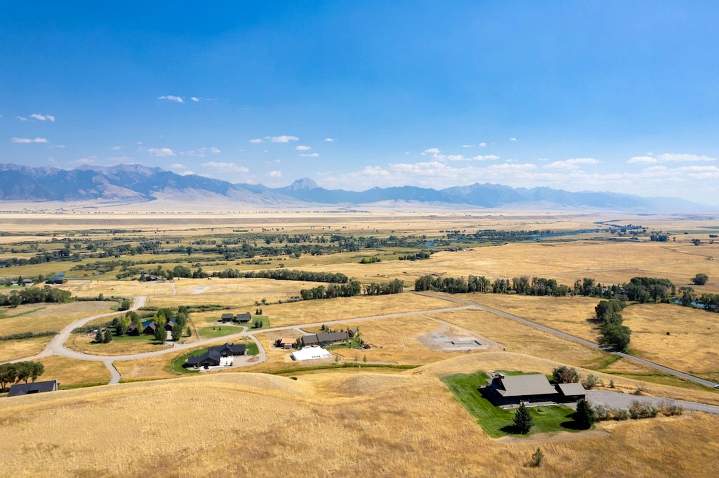 Intimate Off-Grid Cabin with Fire Pit and Mountain Views in Montana