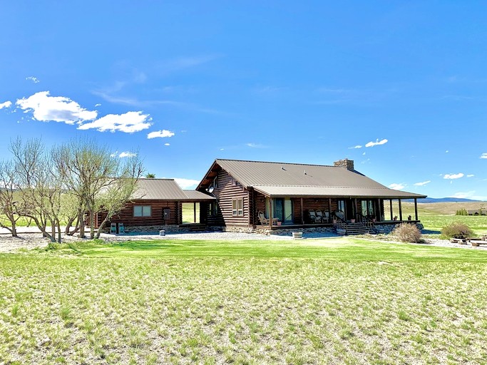 Log Cabins (United States of America, --, Montana)