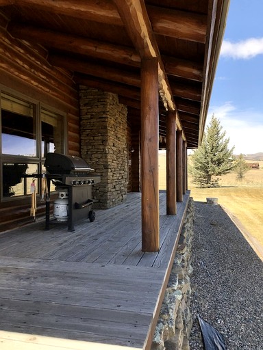 Log Cabins (United States of America, --, Montana)