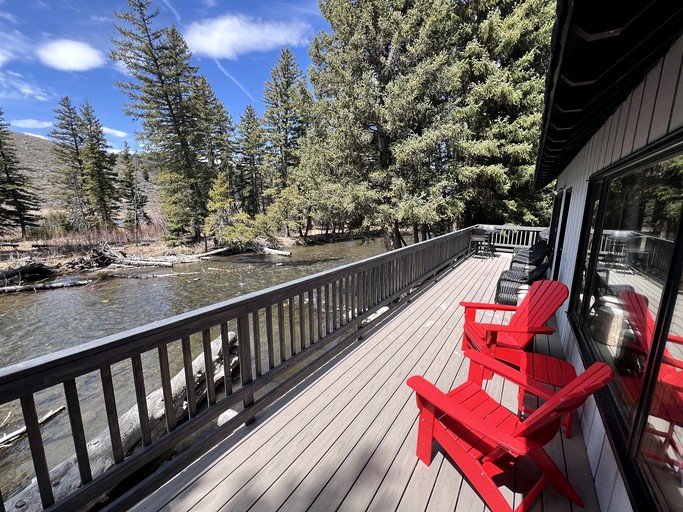 Cabins (United States of America, Cameron, Montana)