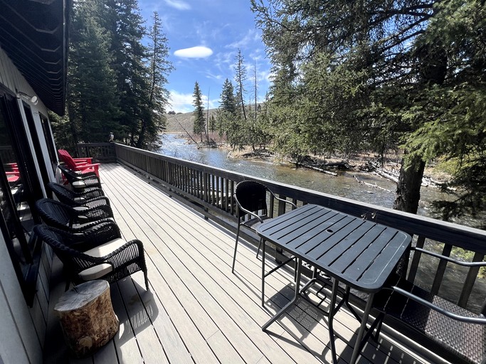 Cabins (United States of America, Cameron, Montana)