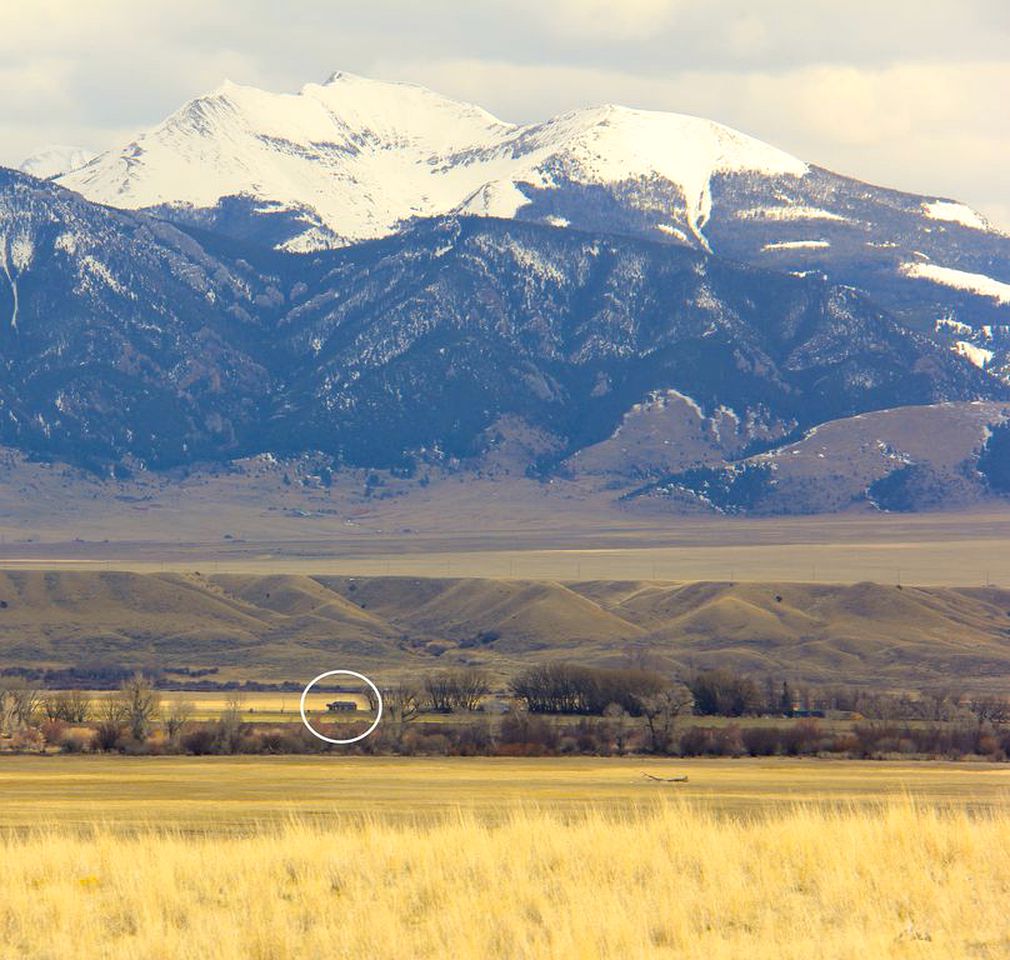 Romantic Cabin Getaway Along the Madison River in Ennis, Montana