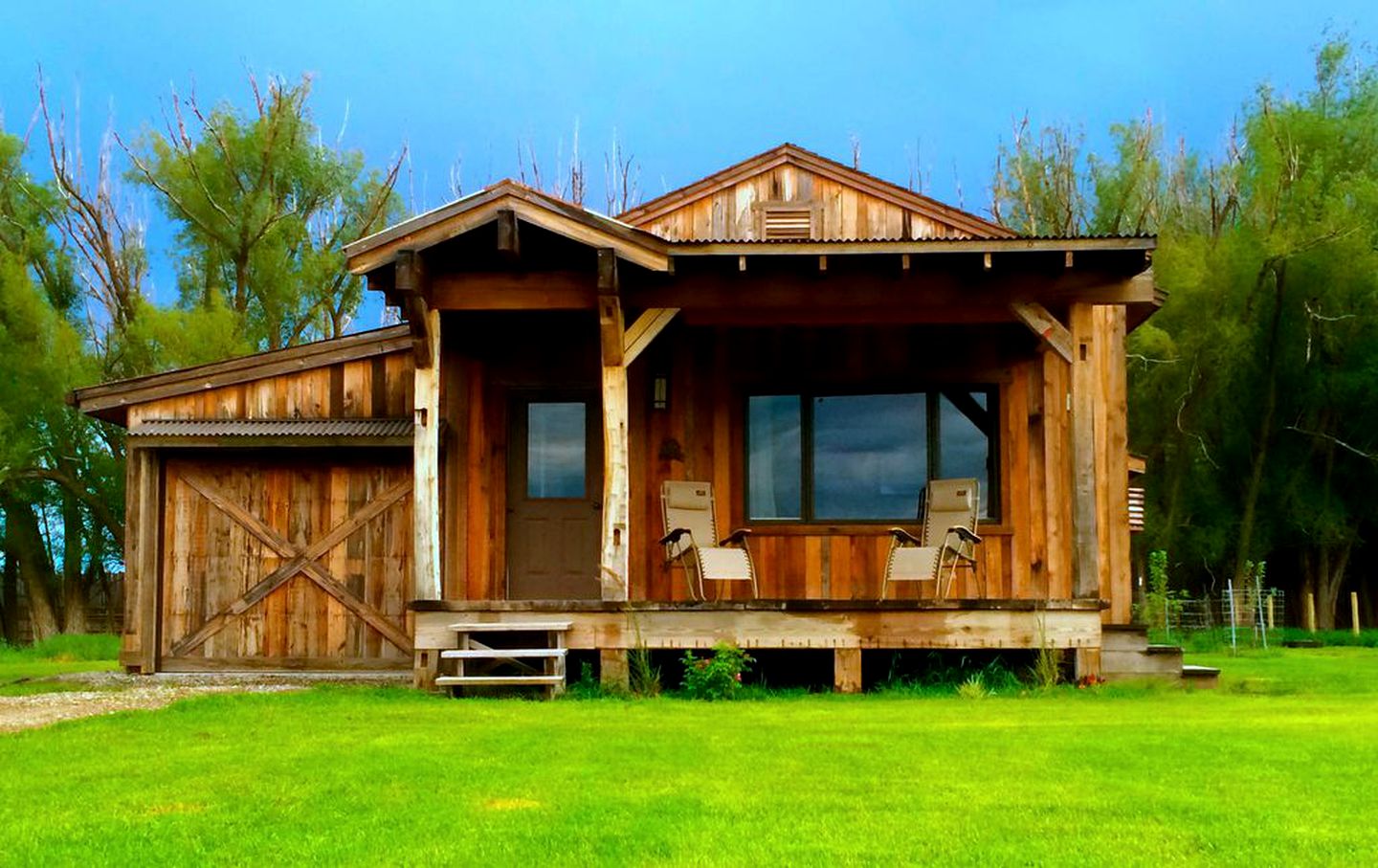 Romantic Cabin Getaway Along the Madison River in Ennis, Montana