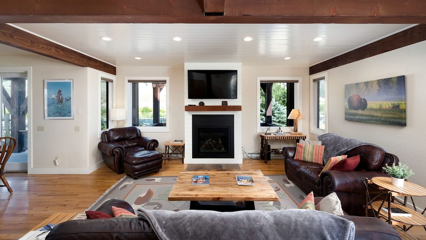 Remote Riverfront Cabin with Porch and Amazing Views in Montana