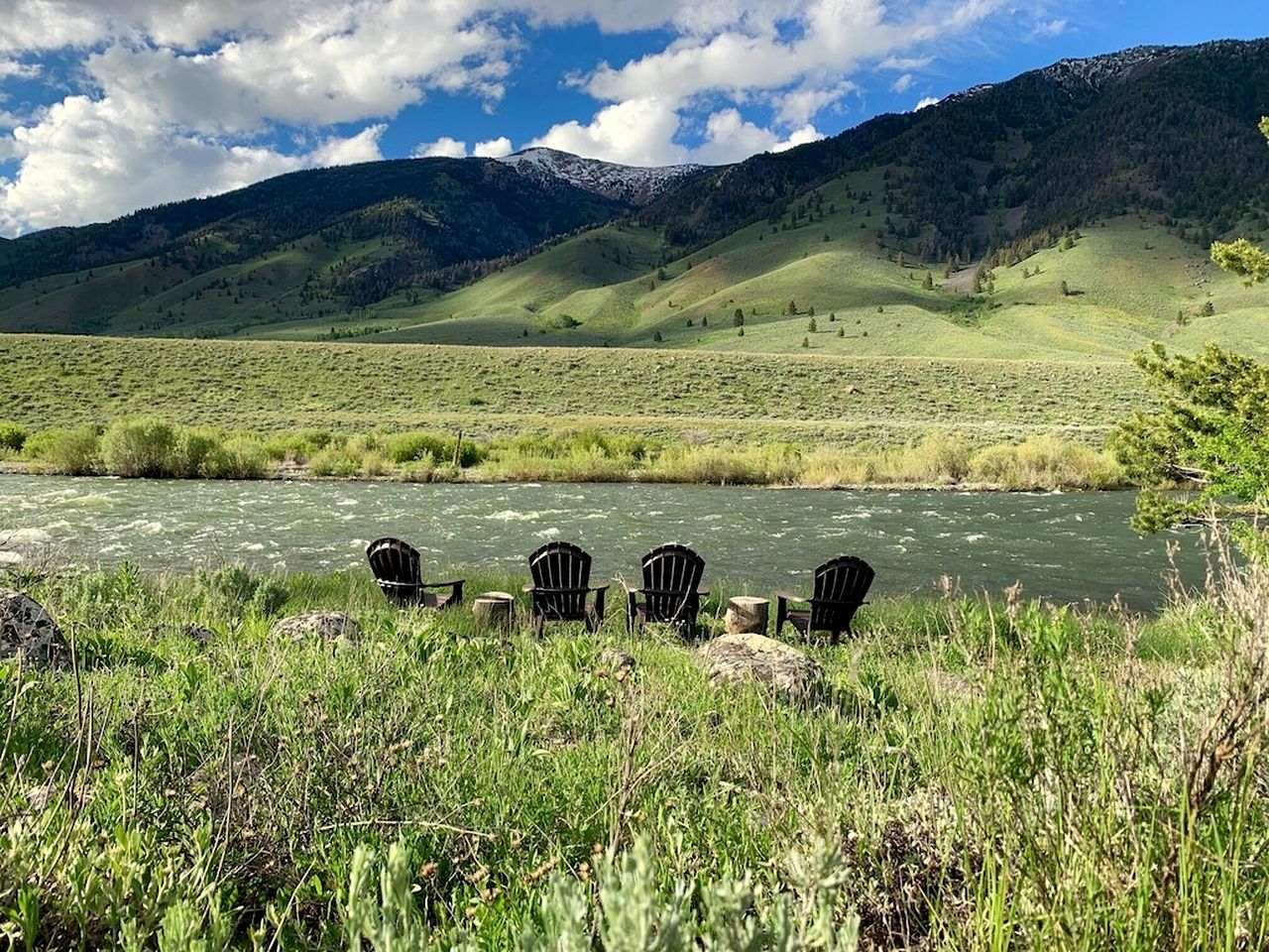 Remote Riverfront Cabin with Porch and Amazing Views in Montana