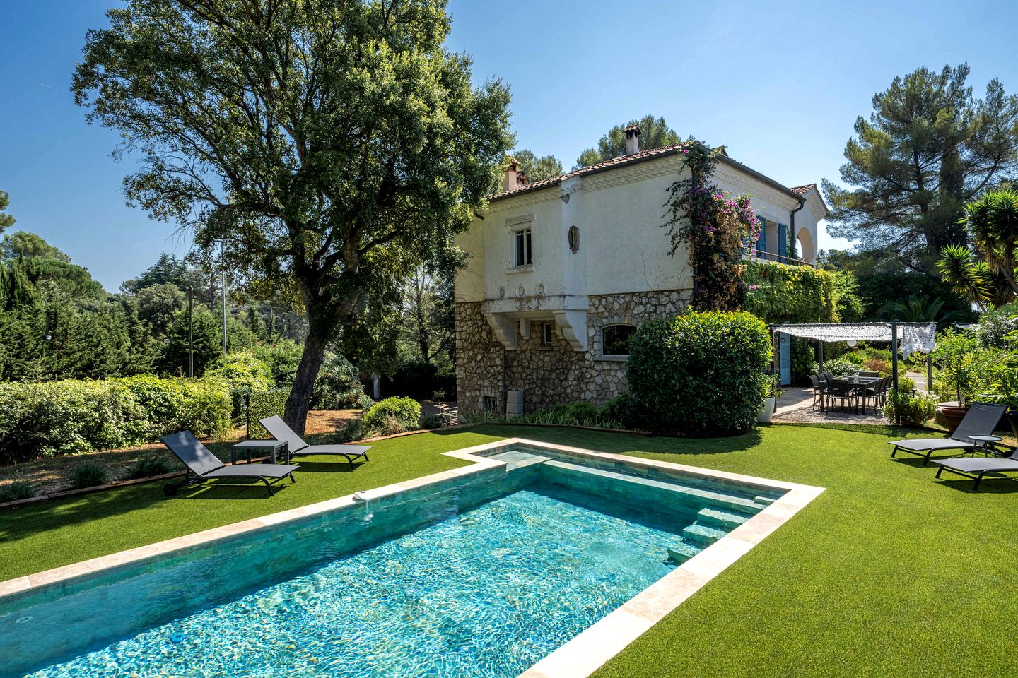 Elegant Family Villa with Private Pool and Lush Garden, Located Near Medieval Village, Biot, Provence-Alpes-Côte d’Azur