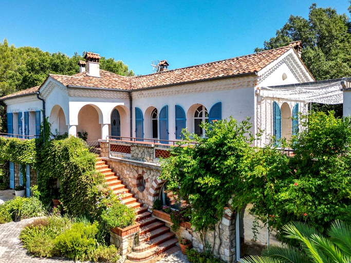 Elegant Family Villa with Private Pool and Lush Garden, Located Near Medieval Village, Biot, Provence-Alpes-Côte d’Azur