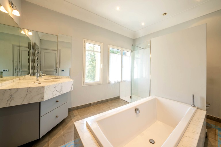 Vacation Rentals (France, --, Provence-Alpes-Côte d'Azur)