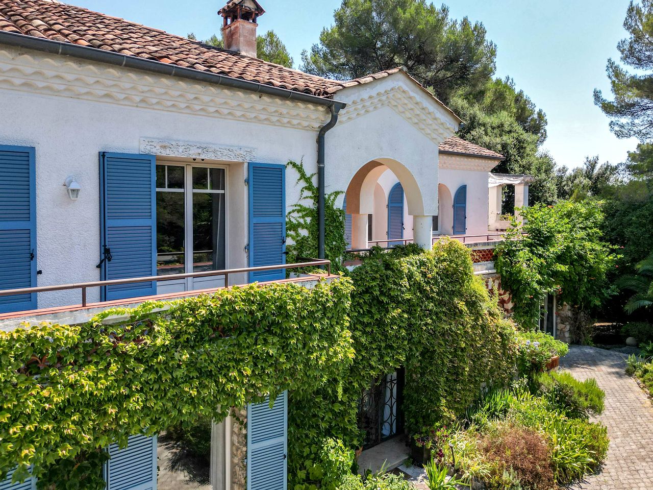 Elegant Family Villa with Private Pool and Lush Garden, Located Near Medieval Village, Biot, Provence-Alpes-Côte d’Azur