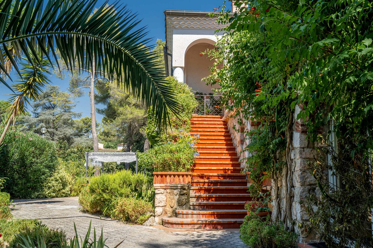 Elegant Family Villa with Private Pool and Lush Garden, Located Near Medieval Village, Biot, Provence-Alpes-Côte d’Azur
