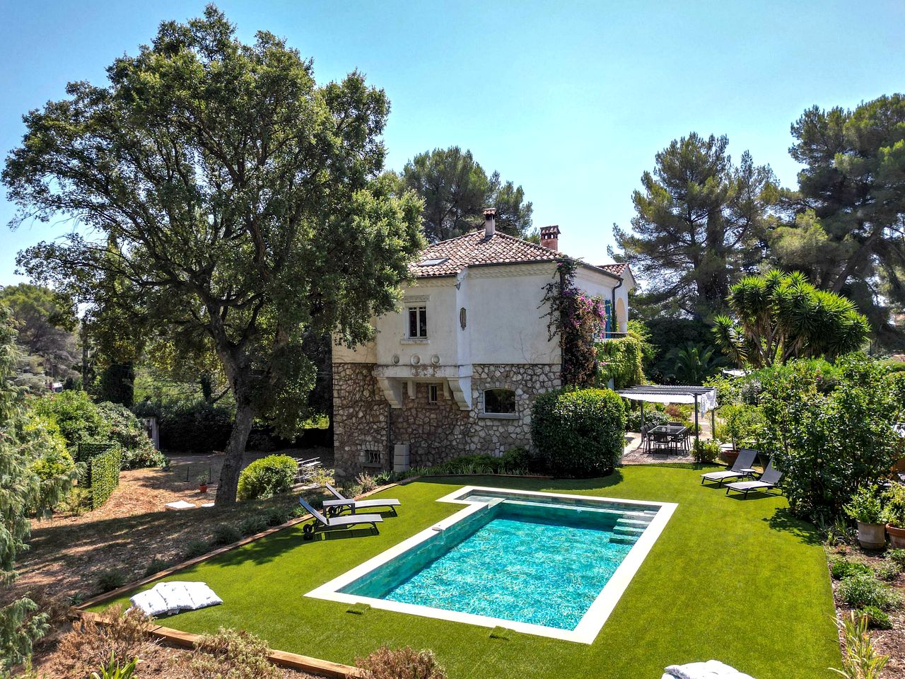 Elegant Family Villa with Private Pool and Lush Garden, Located Near Medieval Village, Biot, Provence-Alpes-Côte d’Azur
