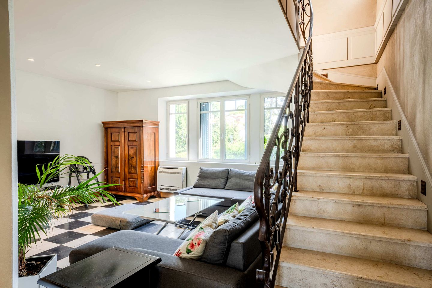 Elegant Family Villa with Private Pool and Lush Garden, Located Near Medieval Village, Biot, Provence-Alpes-Côte d’Azur