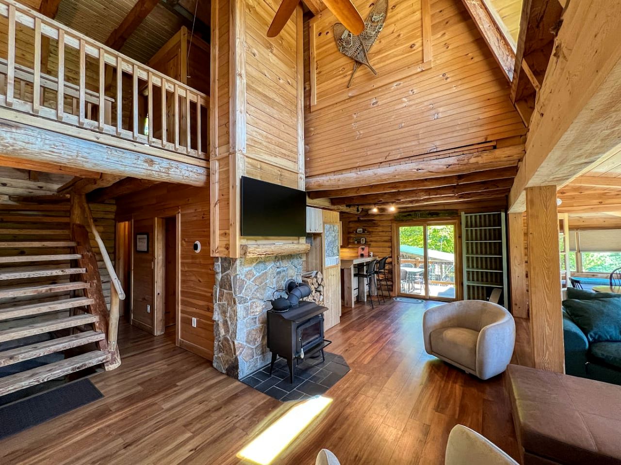 Magical Cabin with Outdoor Bar and Jacuzzi in New Hampshire