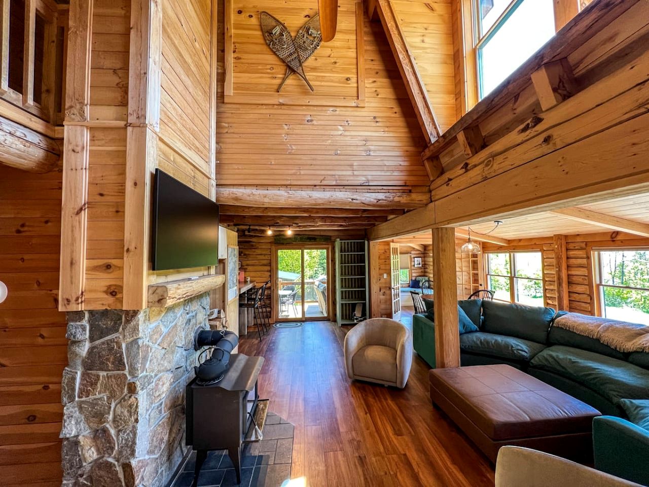 Magical Cabin with Outdoor Bar and Jacuzzi in New Hampshire