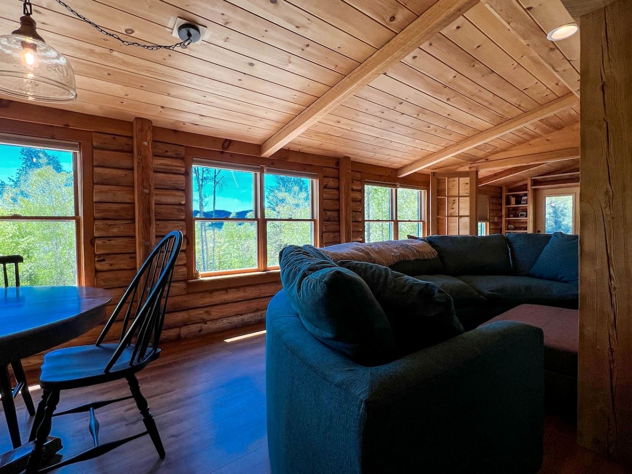 Magical Cabin with Outdoor Bar and Jacuzzi in New Hampshire