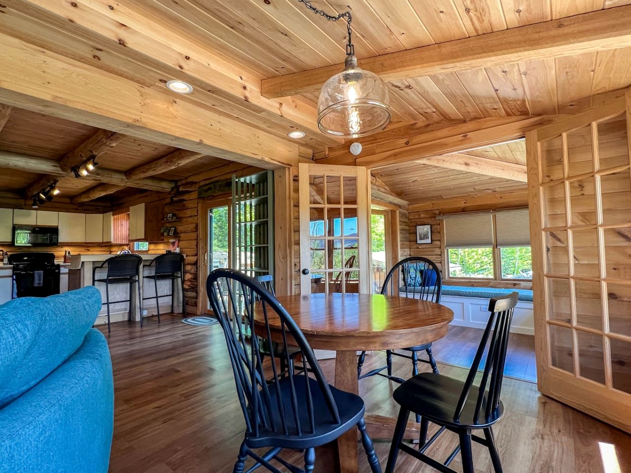 Magical Cabin with Outdoor Bar and Jacuzzi in New Hampshire