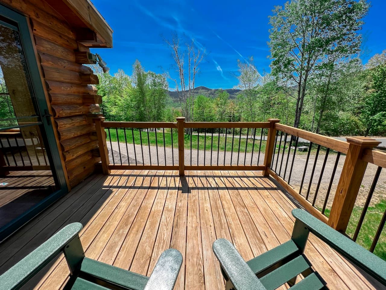 Magical Cabin with Outdoor Bar and Jacuzzi in New Hampshire