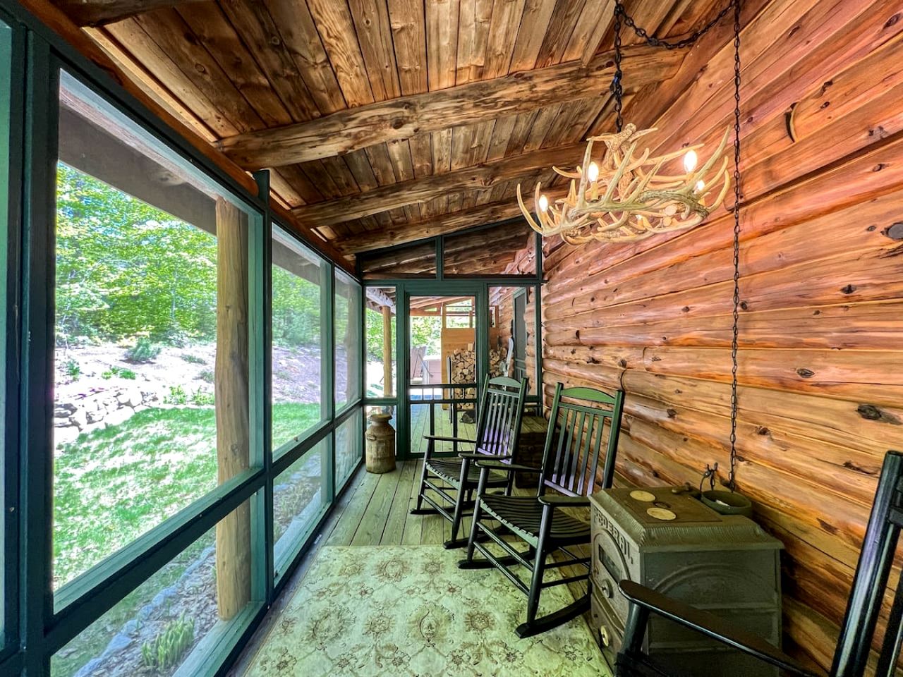 Magical Cabin with Outdoor Bar and Jacuzzi in New Hampshire