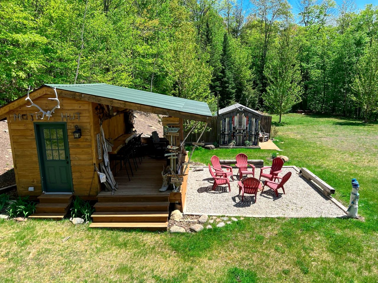 Magical Cabin with Outdoor Bar and Jacuzzi in New Hampshire
