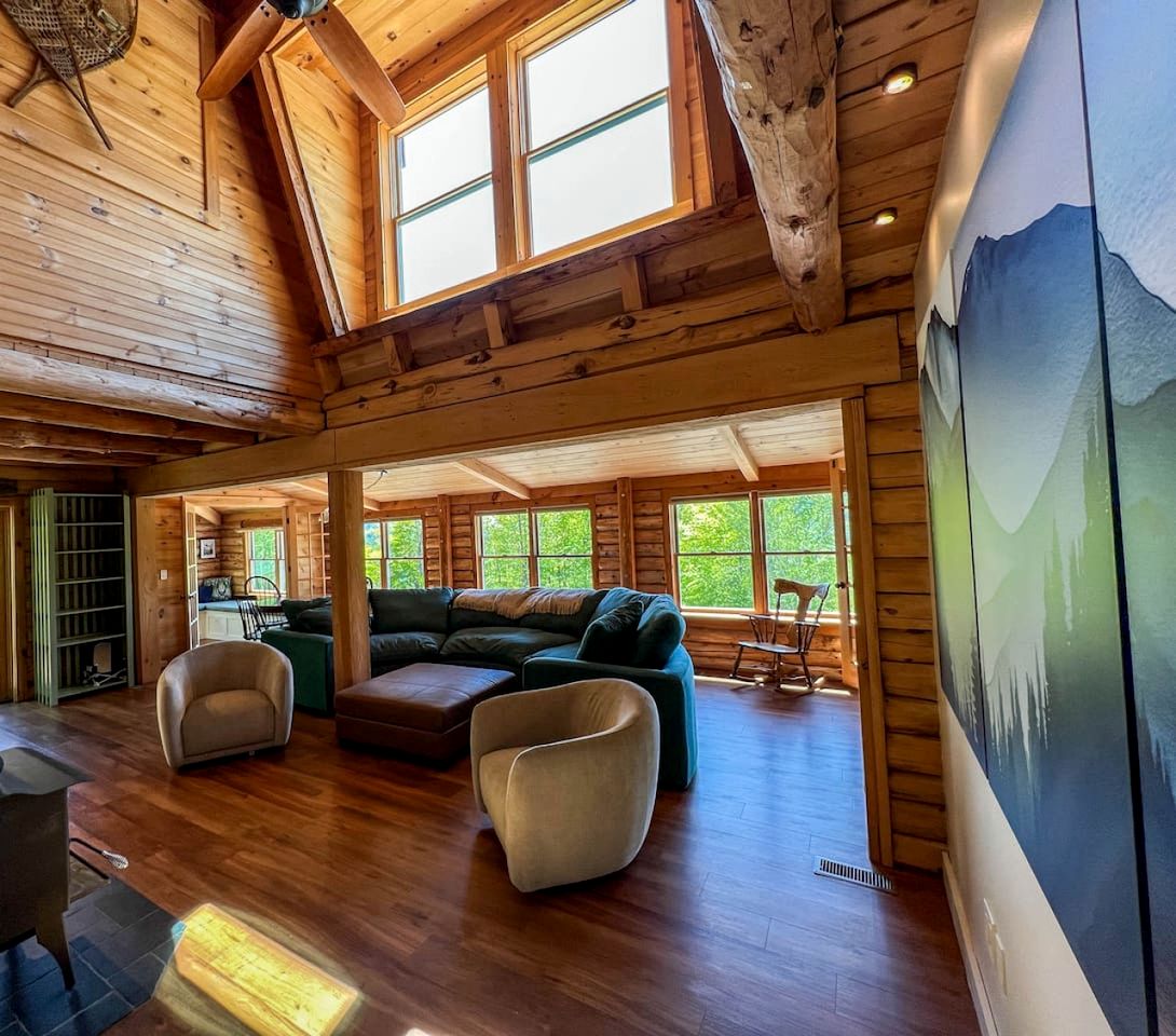Magical Cabin with Outdoor Bar and Jacuzzi in New Hampshire