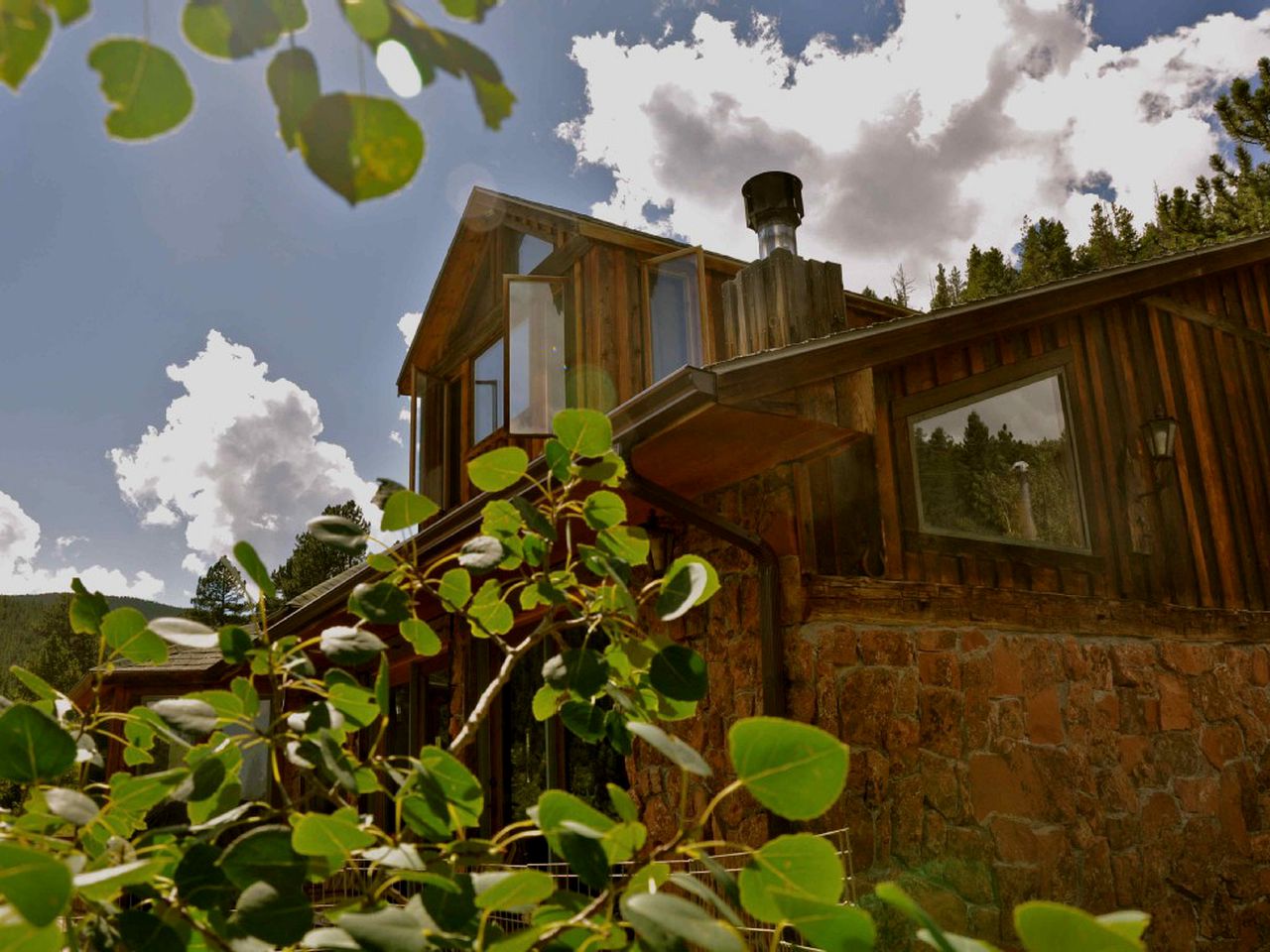 Charming Cabin with Mountain Views near Indian Peaks Wilderness in Nederland, Colorado