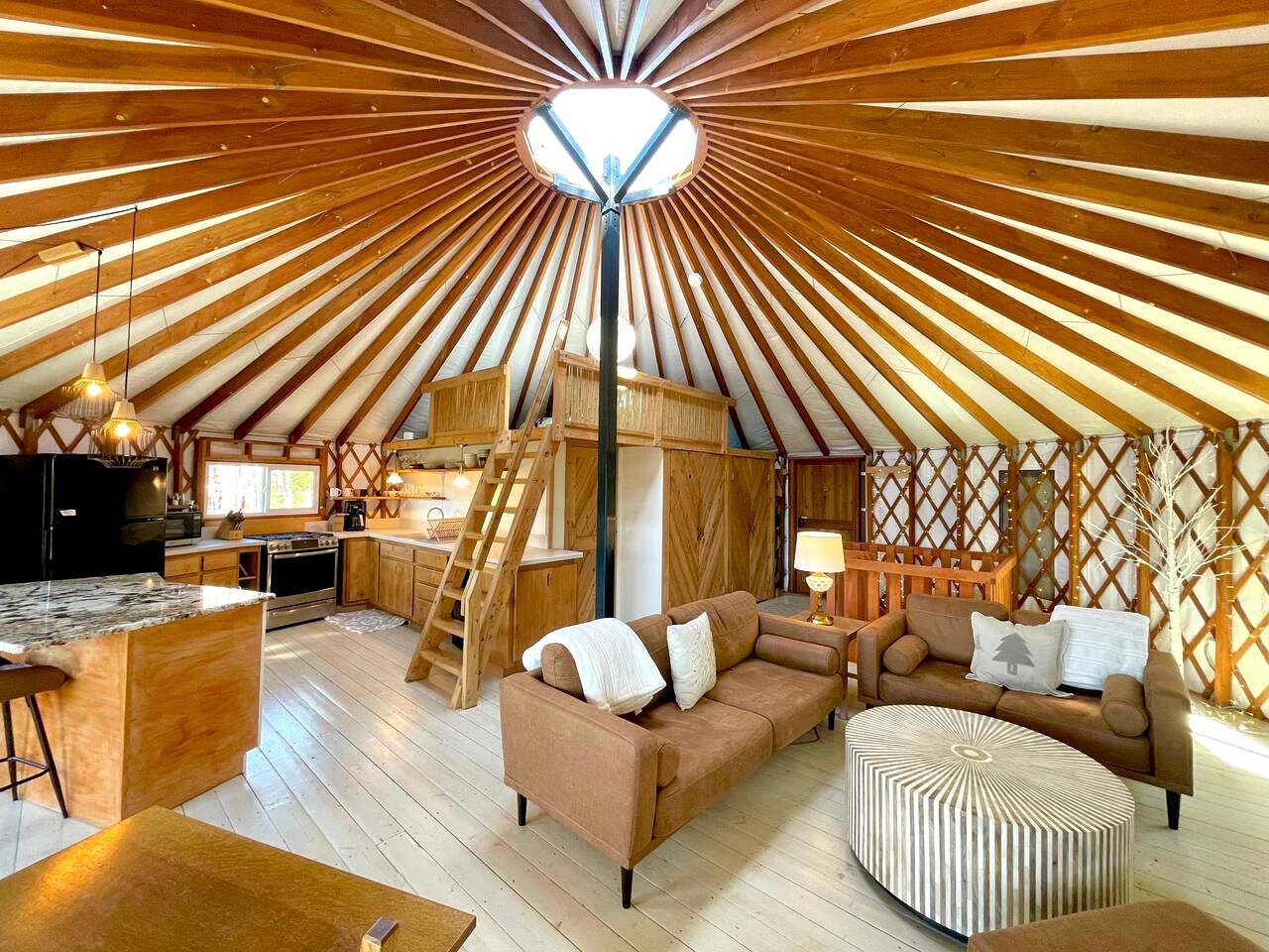 Cozy Mountain Yurt with Panoramic Views near Selkirk Mountains, Sandpoint Idaho
