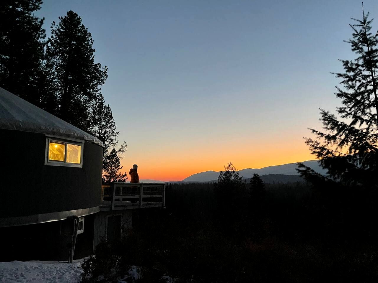 Cozy Mountain Yurt with Panoramic Views near Selkirk Mountains, Sandpoint Idaho